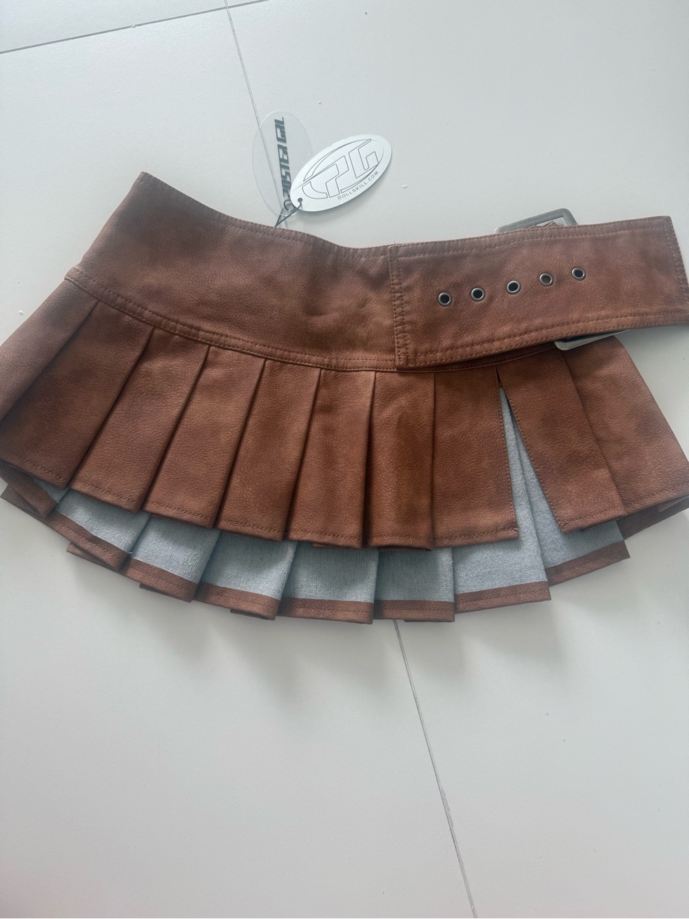 Poster Girl Mini Skirt - Picture 2 of 4